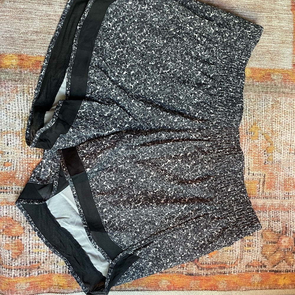 Athleta Mesh Racer Run Mid Rise 4” Short